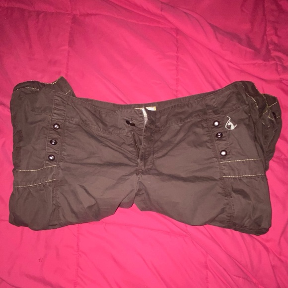 😯🤎Women’s Brown Baby Phat Capris🤎😽 - Picture 1 of 6